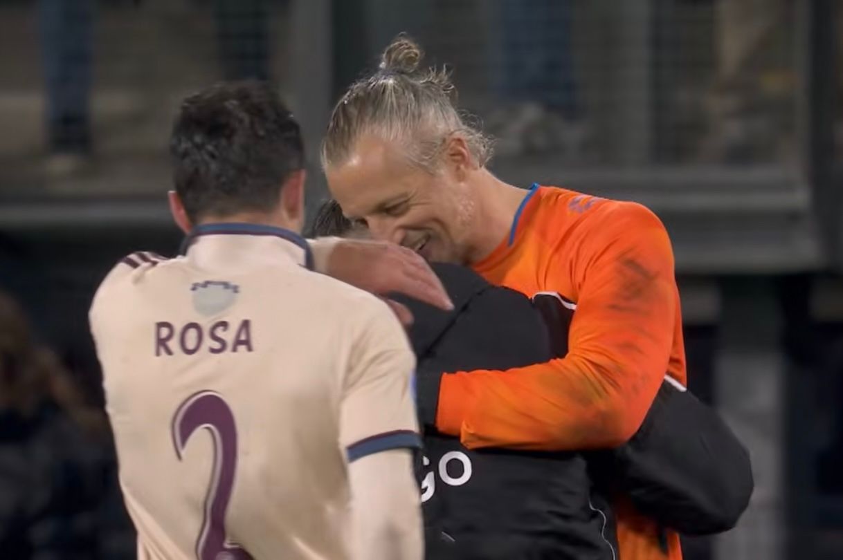 Ajax boekt eenvoudige zege op Heracles na dubbelslag Berghuis